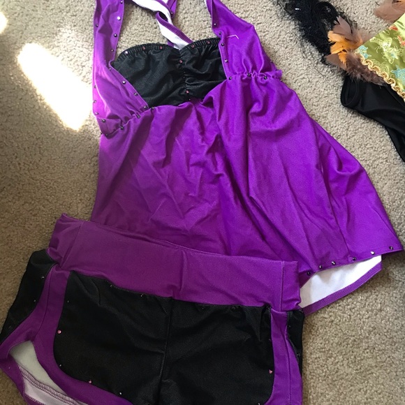 Dance costumes - Picture 1 of 6